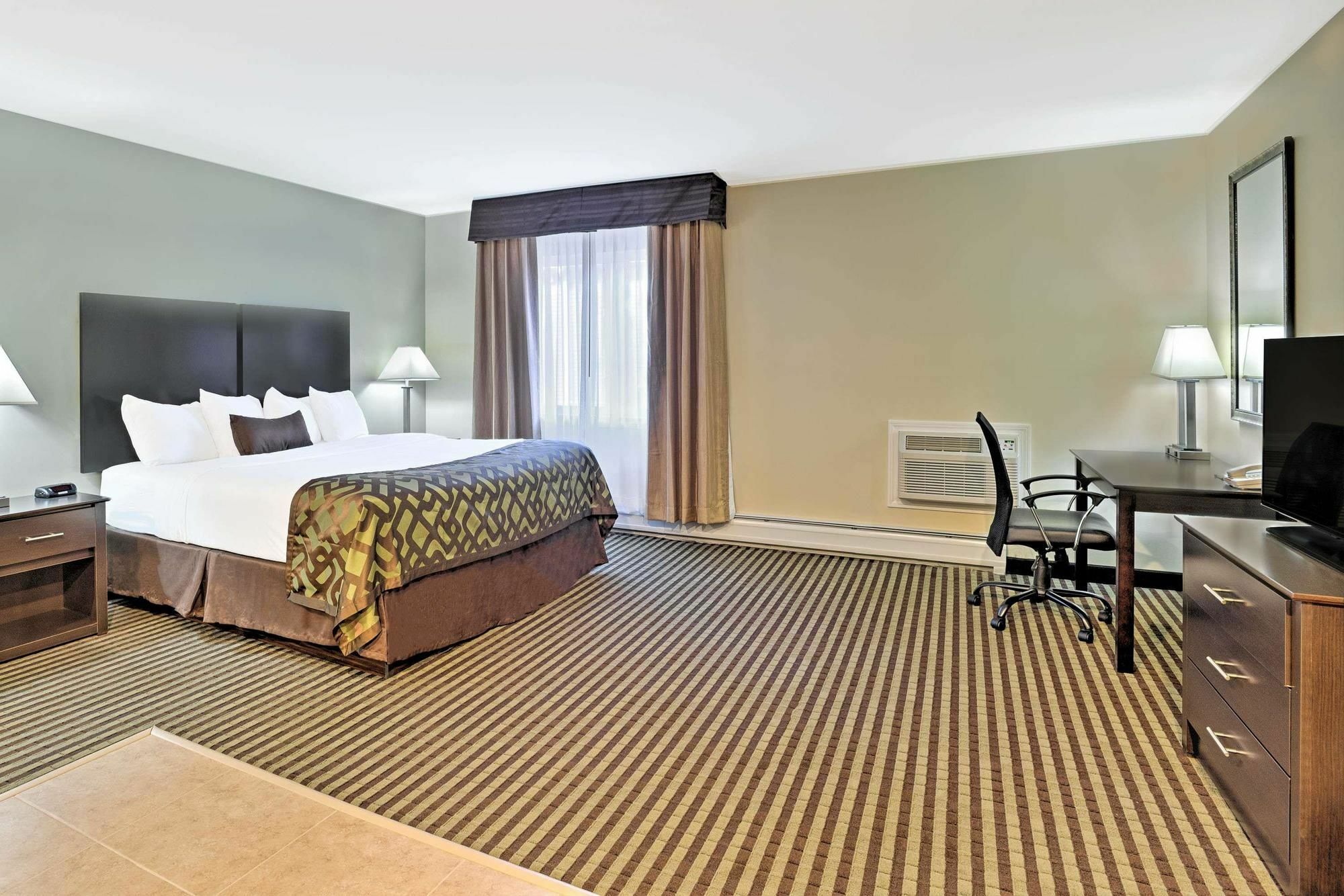 Baymont By Wyndham Essex Burlington Area Hotel Ngoại thất bức ảnh