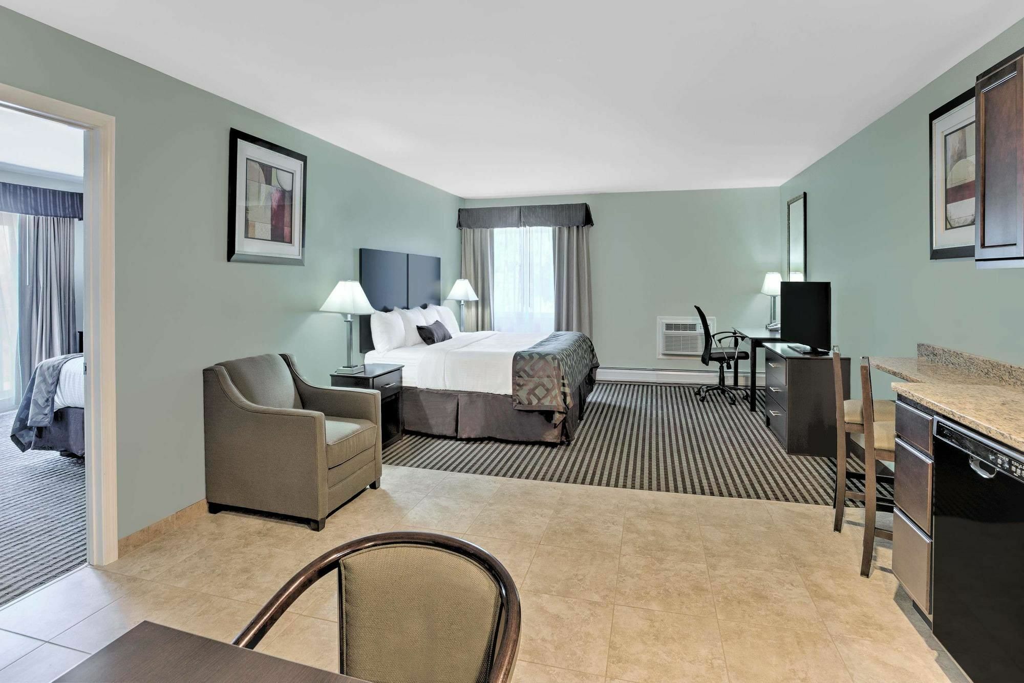 Baymont By Wyndham Essex Burlington Area Hotel Ngoại thất bức ảnh