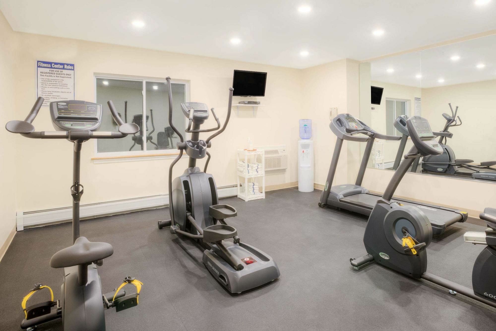 Baymont By Wyndham Essex Burlington Area Hotel Ngoại thất bức ảnh